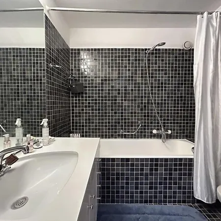 Apartment A 2 Pas Du Centre De